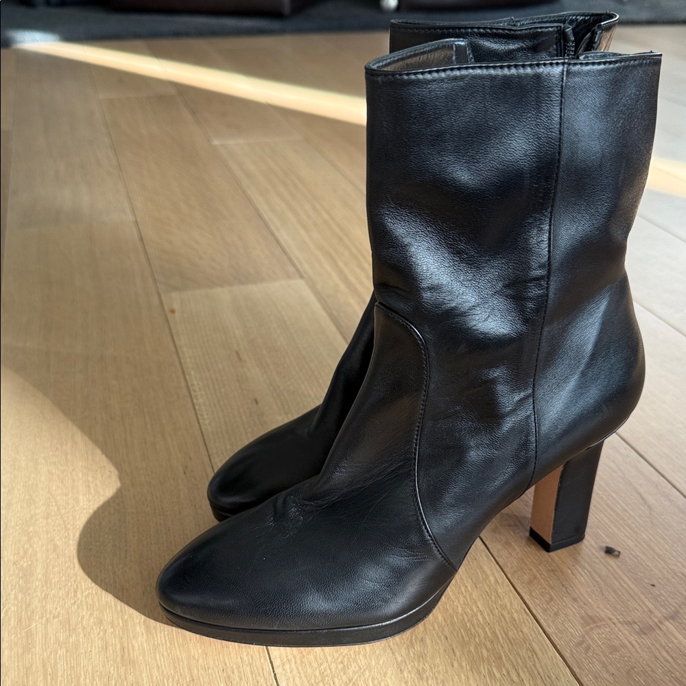 Stuart Weitzman Black Leather Ankle Boots – Women’s 7